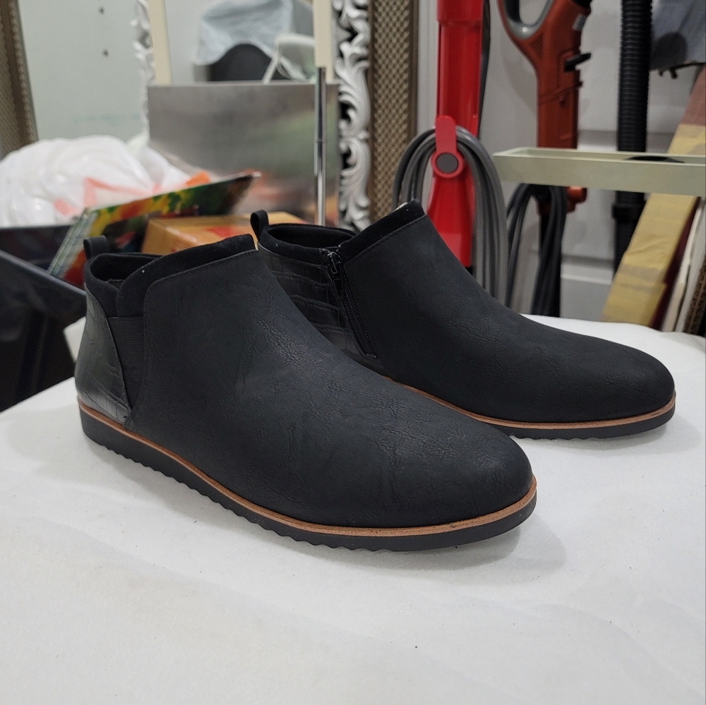 NIB Life Stride Black Bootie Sneakers Sz 9.5